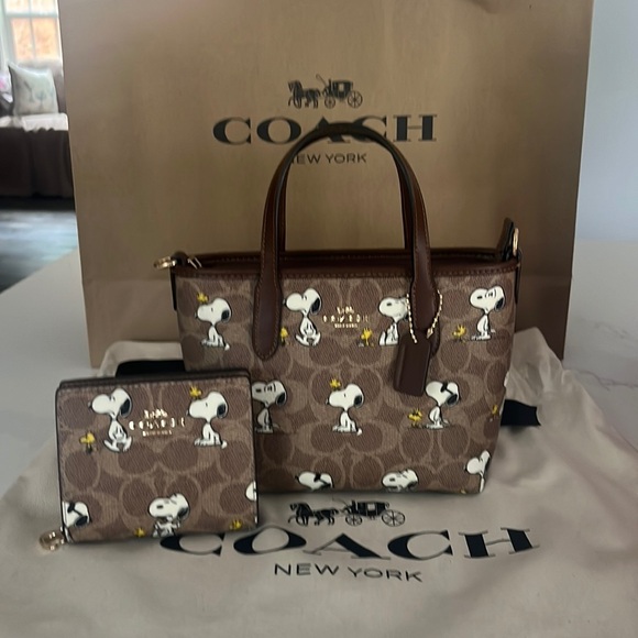 Coach Brown Signature Tote Bag & small wallet. Authentic coach snoopy - Picture 1 of 5